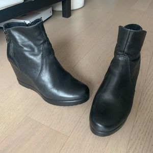 Tamaris Women's Leather Booties Size 40